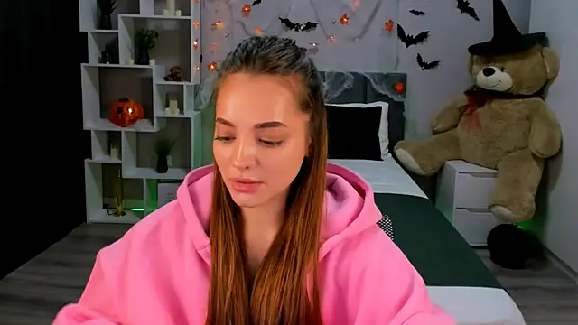 MelanieAlves online show from 10-19-25, 06:32