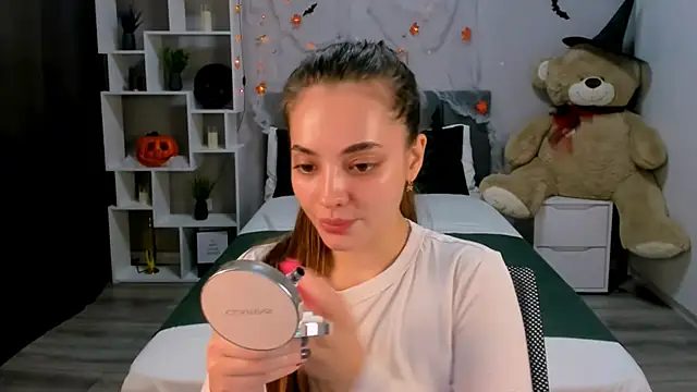 MelanieAlves online show from 10-15-25, 12:35