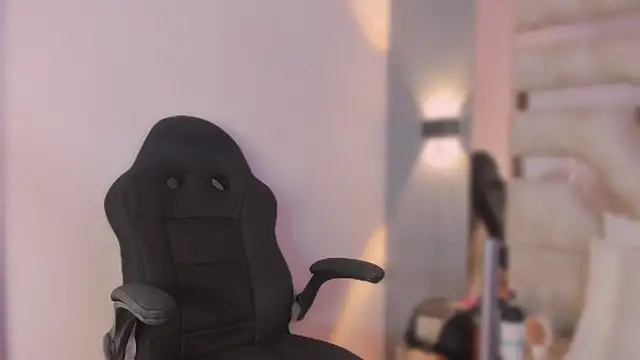 Snapshot of Violeth_Foxx chatting on 09-15-25, 04:02 Violeth Foxx online show from 09-15-25, 04:02