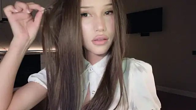 Ella lee15 online show from 06-18-26, 01:48
