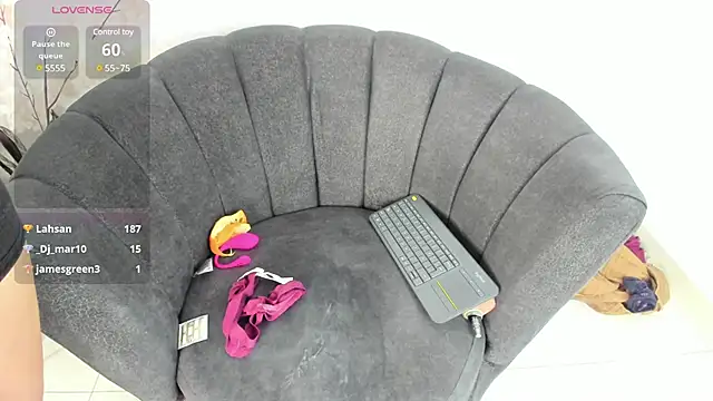 Snapshot of Elaine87_ chatting on 03-23-25, 02:26 Elaine87 online show from 03-23-25, 02:26