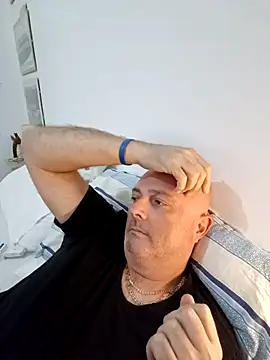 Alexis Bull online show from 11-12-25, 04:11