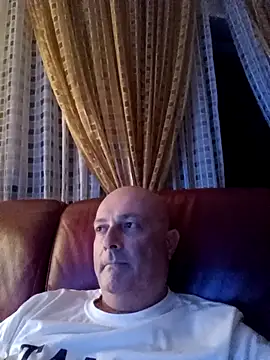 Alexis Bull online show from 09-28-25, 10:50