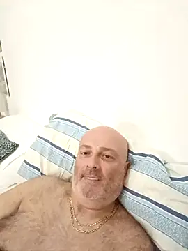 Alexis Bull online show from 10-17-25, 04:20