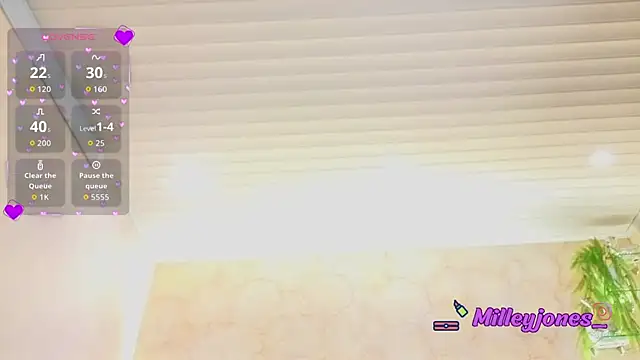 Snapshot of MilleyJones chatting on 06-10-26, 12:28 MilleyJones online show from 06-10-26, 12:28