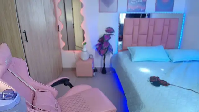 lunesweet online show from 09-24-25, 01:39