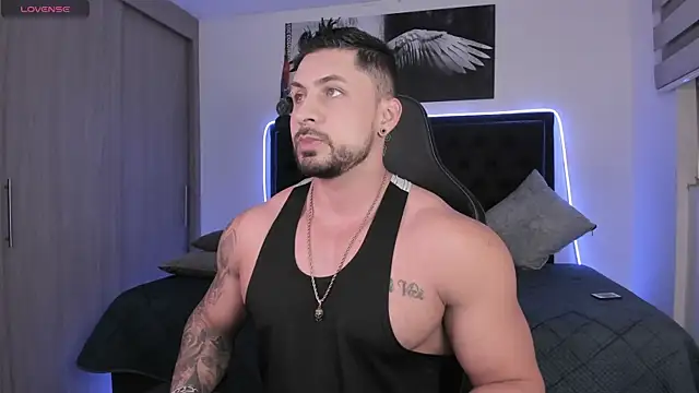 santi aesthetic online show from 04-25-26, 03:09