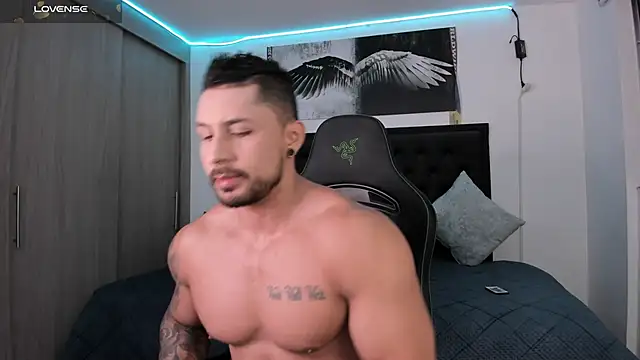 santi aesthetic online show from 09-24-25, 04:52