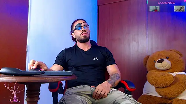 Snapshot of pirata_fitness chatting on 10-04-25, 04:30 pirata fitness online show from 10-04-25, 04:30