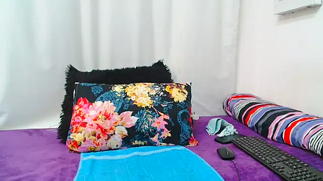 SMALLBOOBSXX online show from 10-07-25, 03:35