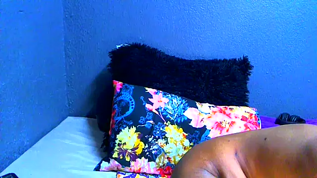 Snapshot of SMALLBOOBSXX chatting on 06-19-26, 05:13 SMALLBOOBSXX online show from 06-19-26, 05:13