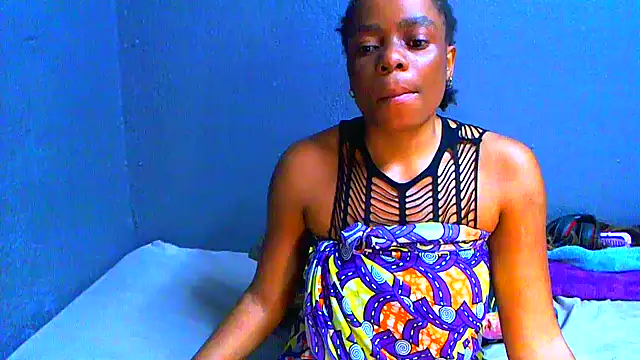 Snapshot of SMALLBOOBSXX chatting on 06-11-26, 05:32 SMALLBOOBSXX online show from 06-11-26, 05:32