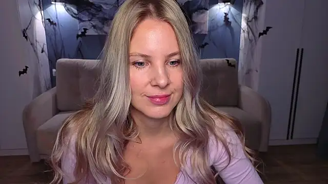 Snapshot of MelanieBennett chatting on 10-27-25, 06:14 MelanieBennett online show from 10-27-25, 06:14