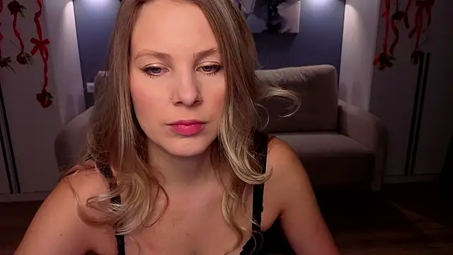 MelanieBennett online show from 02-15-26, 06:14