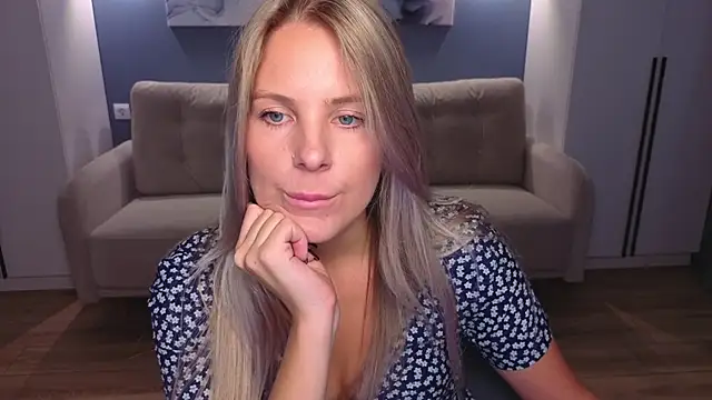 Snapshot of MelanieBennett chatting on 10-14-25, 01:12 MelanieBennett online show from 10-14-25, 01:12