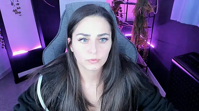 ValeriiMills online show from 10-15-25, 04:04
