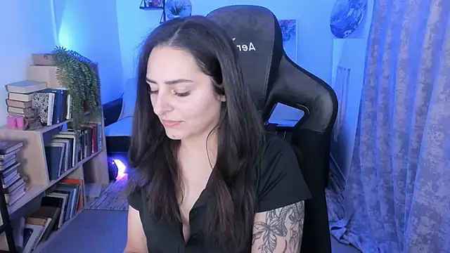 ValeriiMills online show from 11-28-25, 03:56