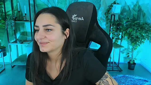 ValeriiMills online show from 12-16-25, 02:32