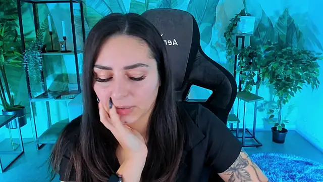 ValeriiMills online show from 12-18-25, 02:43