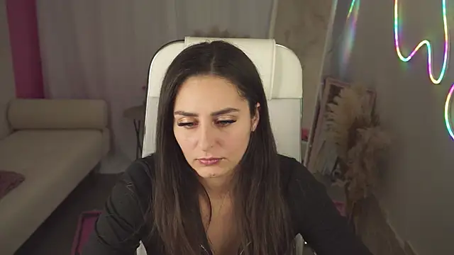 ValeriiMills online show from 11-11-25, 02:34