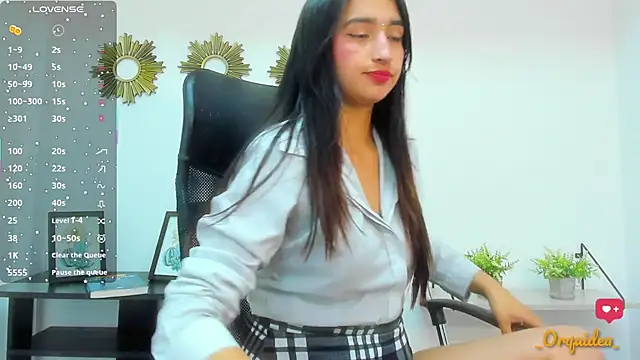 Snapshot of _Orquidea_ chatting on 09-19-25, 01:26 Orquidea online show from 09-19-25, 01:26