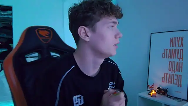 DanyDavis online show from 10-17-25, 01:13