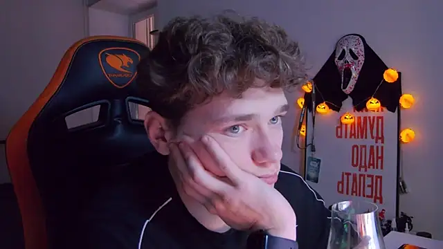 DanyDavis online show from 10-31-25, 03:08