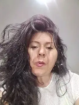 Snapshot of lunadicty chatting on 05-31-26, 12:16 lunadicty online show from 05-31-26, 12:16