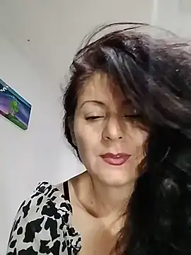 Snapshot of lunadicty chatting on 06-20-26, 04:39 lunadicty online show from 06-20-26, 04:39
