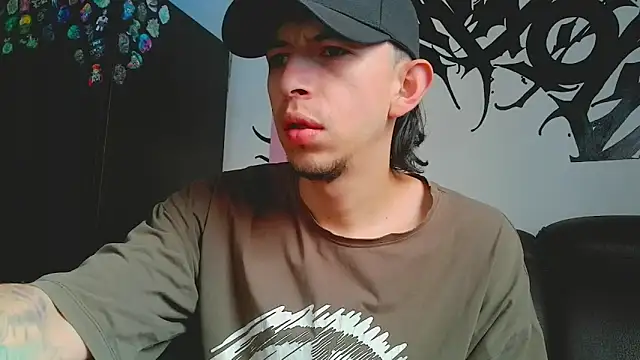 Snapshot of Chris__Jones chatting on 06-18-26, 03:06 Chris Jones online show from 06-18-26, 03:06