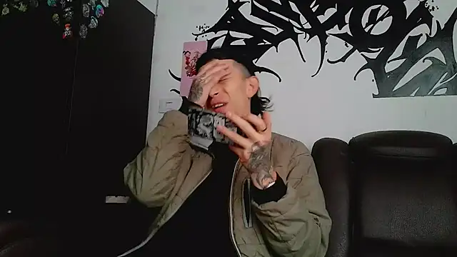Snapshot of Chris__Jones chatting on 07-19-26, 04:04 Chris Jones online show from 07-19-26, 04:04