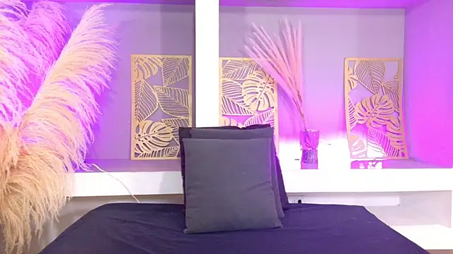 RachelStonne online show from 10-30-25, 01:09