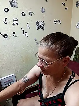 katrina perez online show from 11-23-25, 01:32