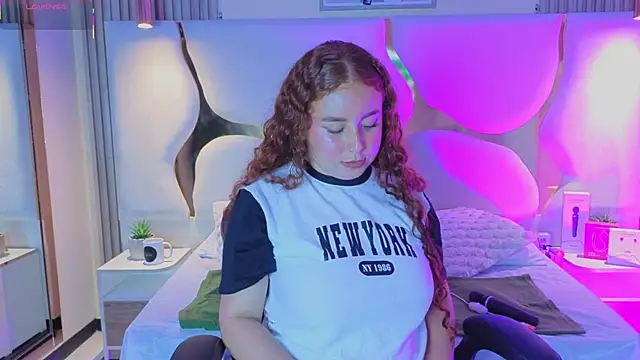 Snapshot of AmmberJones chatting on 12-22-25, 02:06 AmmberJones online show from 12-22-25, 02:06