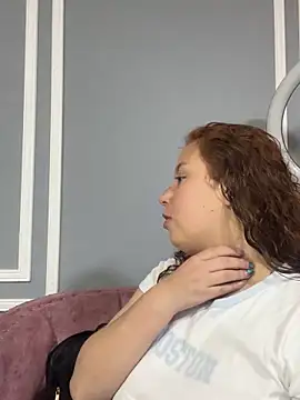 Snapshot of AmmberJones chatting on 11-11-25, 12:00 AmmberJones online show from 11-11-25, 12:00