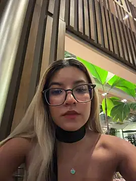 Snapshot of Pretty_roxxyy chatting on 02-22-26, 01:30 Pretty roxxyy online show from 02-22-26, 01:30