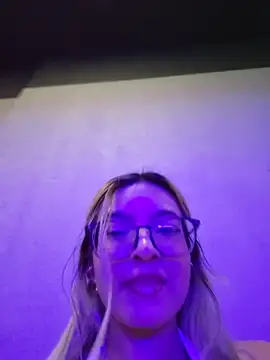 Snapshot of Pretty_roxxyy chatting on 02-08-26, 01:42 Pretty roxxyy online show from 02-08-26, 01:42