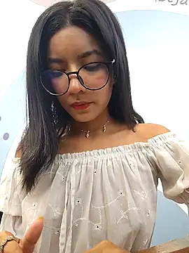 Snapshot of Pretty_roxxyy chatting on 09-19-25, 01:37 Pretty roxxyy online show from 09-19-25, 01:37