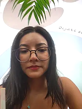 Snapshot of Pretty_roxxyy chatting on 09-26-25, 01:40 Pretty roxxyy online show from 09-26-25, 01:40