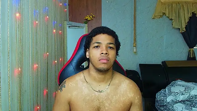 Snapshot of black_king_241 chatting on 06-12-26, 02:48 black king 241 online show from 06-12-26, 02:48