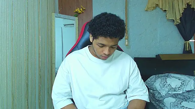 Snapshot of black_king_241 chatting on 06-10-26, 01:12 black king 241 online show from 06-10-26, 01:12