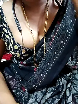 Snapshot of tamiltady chatting on 10-08-25, 05:53 tamiltady online show from 10-08-25, 05:53