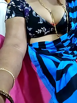 Snapshot of tamiltady chatting on 09-19-25, 06:39 tamiltady online show from 09-19-25, 06:39