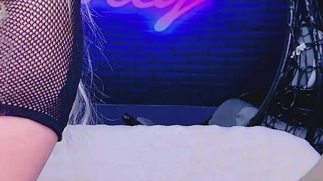 Snapshot of AlessiaCroft chatting on 05-21-26, 03:59 AlessiaCroft online show from 05-21-26, 03:59