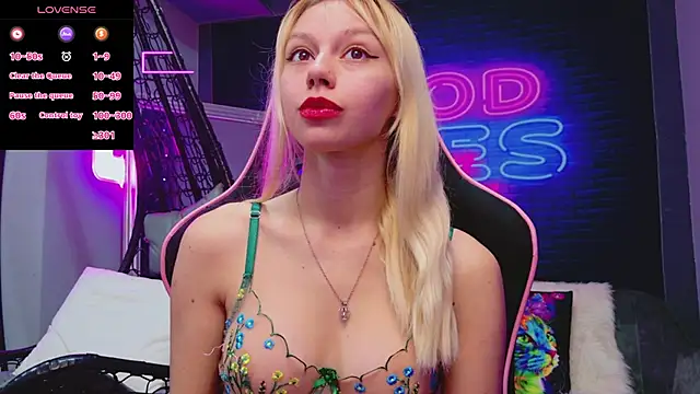 AlessiaCroft online show from 11-11-25, 05:13