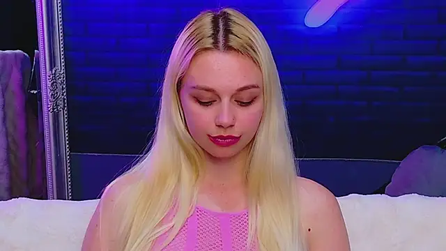 Snapshot of AlessiaCroft chatting on 06-05-26, 06:52 AlessiaCroft online show from 06-05-26, 06:52