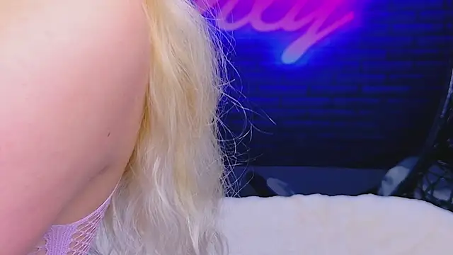 Snapshot of AlessiaCroft chatting on 06-01-26, 04:02 AlessiaCroft online show from 06-01-26, 04:02