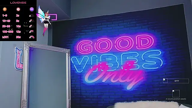 AlessiaCroft online show from 10-20-25, 04:03