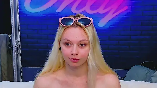 Snapshot of AlessiaCroft chatting on 06-06-26, 04:07 AlessiaCroft online show from 06-06-26, 04:07