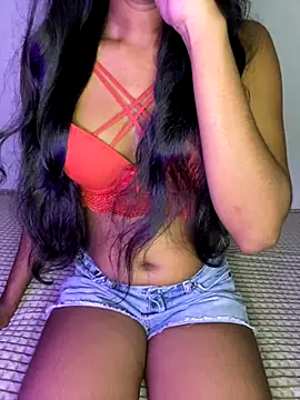 Snapshot of selena_mia chatting on 10-18-25, 05:31 selena mia online show from 10-18-25, 05:31